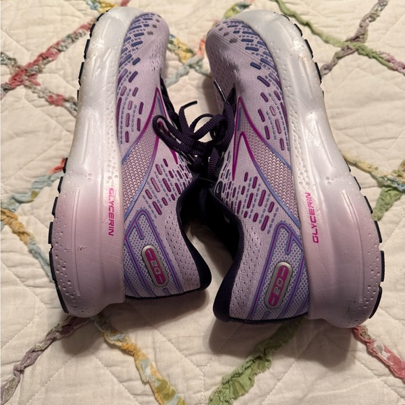 Brooks Women's Running Shoes - Purple and White Size 7.5 - Picture 2 of 8